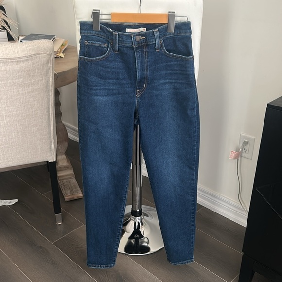 Levi’s High Waisted Mom Jeans Medium Wash Size 28 - Picture 4 of 13